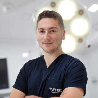 Emir, Junior Hairtechnician bij Hairtec Haarkliniek