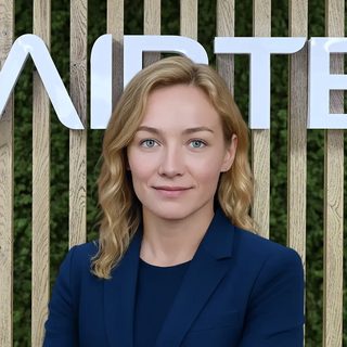 Emma, Backofficemedewerker bij Hairtec Haarkliniek