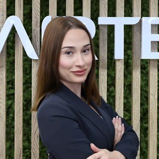 Sena, Gastvrouw bij Hairtec Haarkliniek